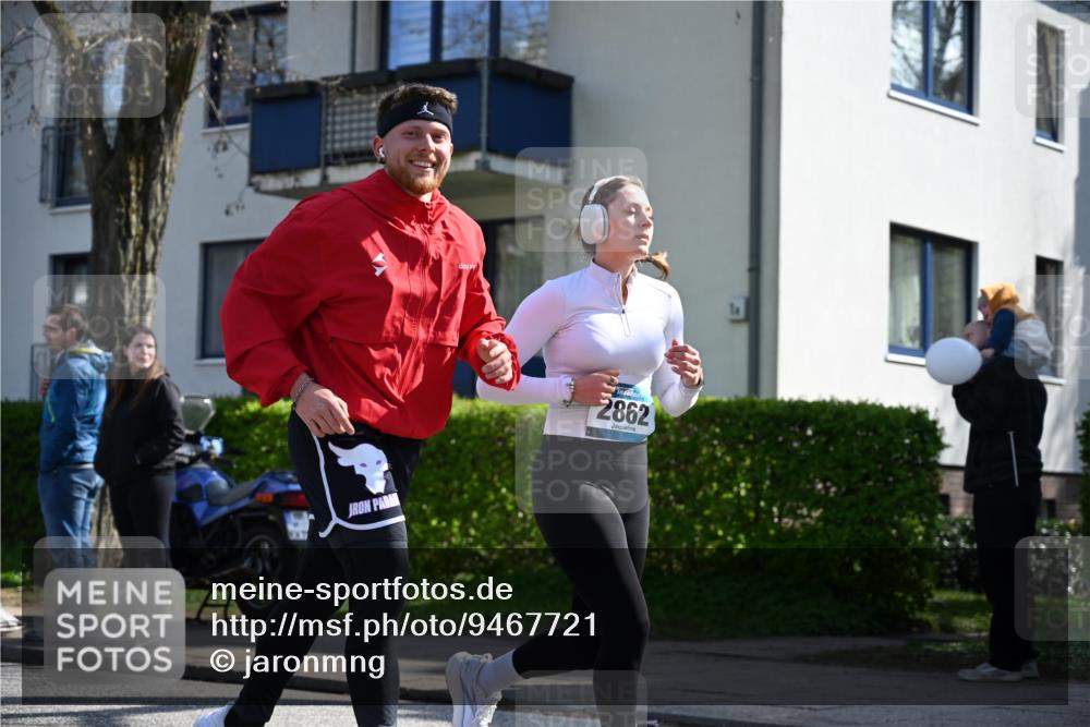 12.04.2026 - 45. Internationalen Wilhelmsburger Insellauf J. Mangold http://msf.ph/oto/9467721 12.04.2026 11:06:32 Ziel 4564, 3790, 2495, 3570, 2862, 2863, 5720, 3342, 3885, 2777, 4949 meine-sportfotos.de
