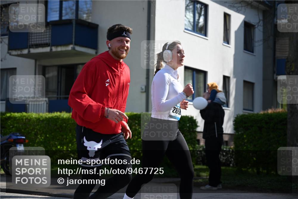 12.04.2026 - 45. Internationalen Wilhelmsburger Insellauf J. Mangold http://msf.ph/oto/9467725 12.04.2026 11:06:32 Ziel 4564, 3790, 2495, 3570, 2862, 2863, 5720, 3342, 3885, 2777, 4949 meine-sportfotos.de