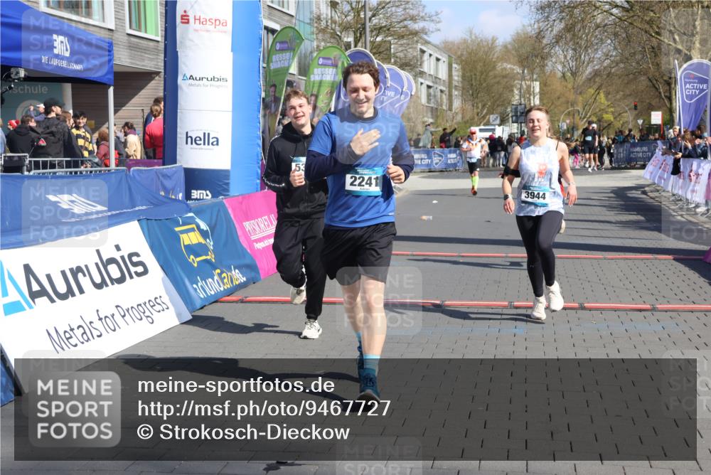 12.04.2026 - 45. Internationalen Wilhelmsburger Insellauf Strokosch-Dieckow http://msf.ph/oto/9467727 12.04.2026 11:18:09 Ziel 2312, 2241, 5309, 3944, 3398 meine-sportfotos.de