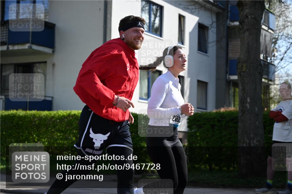 12.04.2026 - 45. Internationalen Wilhelmsburger Insellauf J. Mangold http://msf.ph/oto/9467728 12.04.2026 11:06:32 Ziel 4564, 3790, 2495, 3570, 2862, 2863, 5720, 3342, 3885, 2777, 4949 meine-sportfotos.de