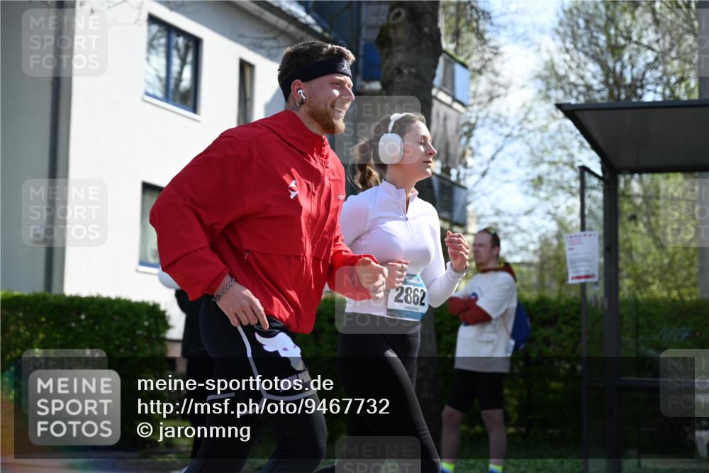 12.04.2026 - 45. Internationalen Wilhelmsburger Insellauf J. Mangold http://msf.ph/oto/9467732 12.04.2026 11:06:33 Ziel 3790, 2495, 3570, 2862, 2863, 5720, 3342, 3885, 2777, 4949, 4359 meine-sportfotos.de