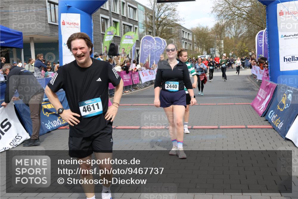 12.04.2026 - 45. Internationalen Wilhelmsburger Insellauf Strokosch-Dieckow http://msf.ph/oto/9467737 12.04.2026 13:09:39 Ziel 2011, 5783, 4973, 4771 meine-sportfotos.de