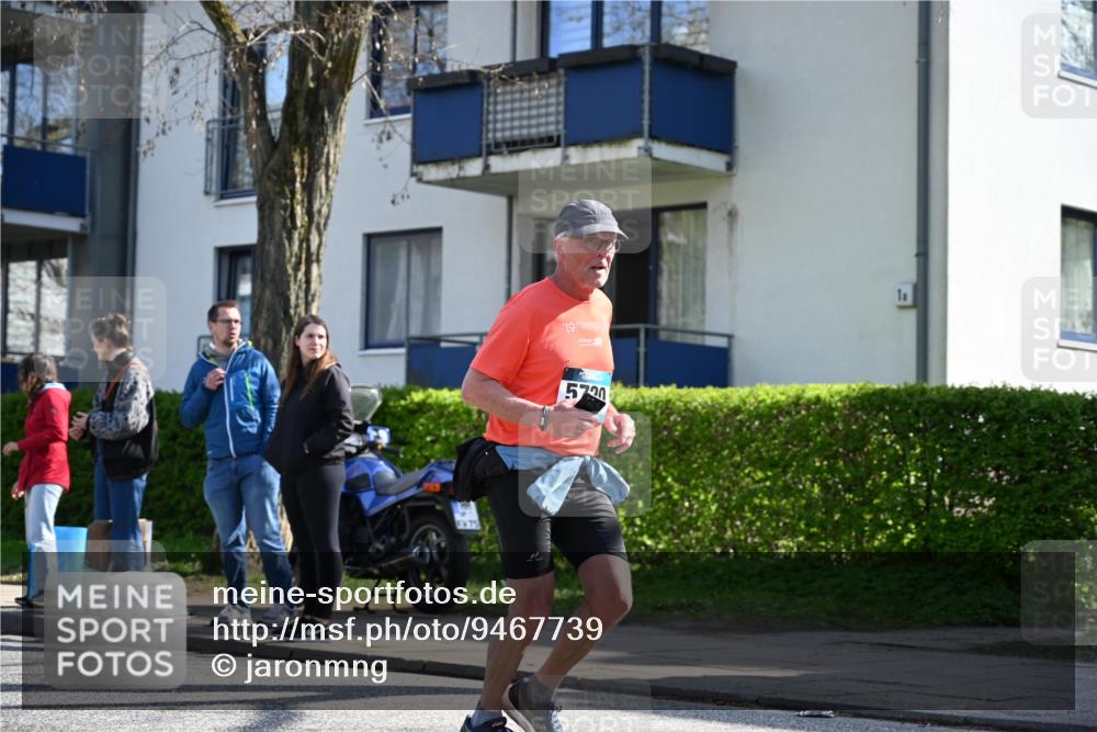 12.04.2026 - 45. Internationalen Wilhelmsburger Insellauf J. Mangold http://msf.ph/oto/9467739 12.04.2026 11:06:34 Ziel 3790, 2495, 3570, 2862, 2863, 5720, 3342, 3885, 2777, 4949, 4359 meine-sportfotos.de