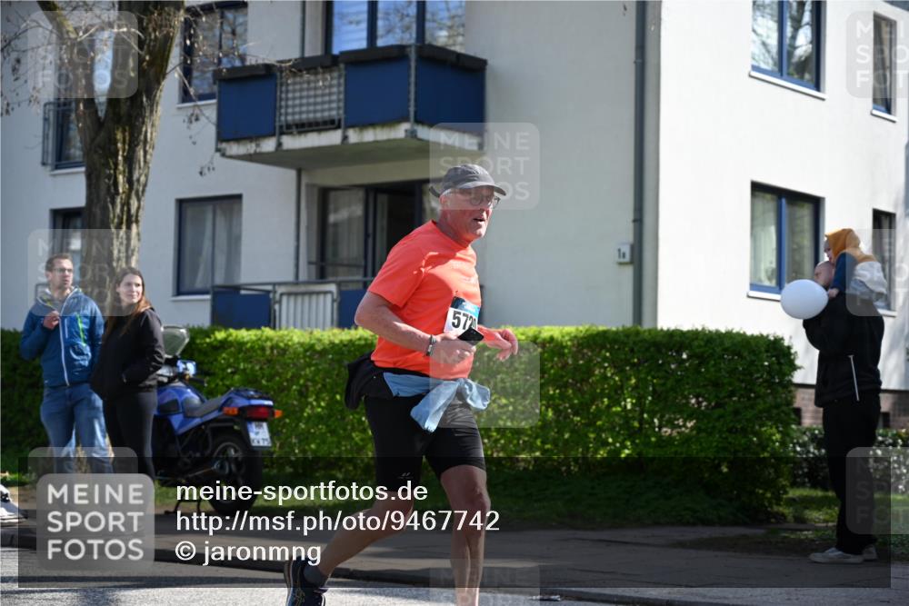 12.04.2026 - 45. Internationalen Wilhelmsburger Insellauf J. Mangold http://msf.ph/oto/9467742 12.04.2026 11:06:35 Ziel 3790, 2495, 3570, 2862, 2863, 5720, 3342, 3885, 2777, 4949, 4359 meine-sportfotos.de
