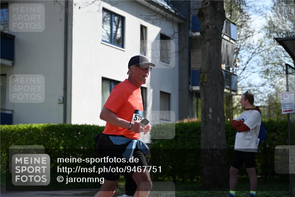 12.04.2026 - 45. Internationalen Wilhelmsburger Insellauf J. Mangold http://msf.ph/oto/9467751 12.04.2026 11:06:35 Ziel 3790, 2495, 3570, 2862, 2863, 5720, 3342, 3885, 2777, 4949, 4359 meine-sportfotos.de