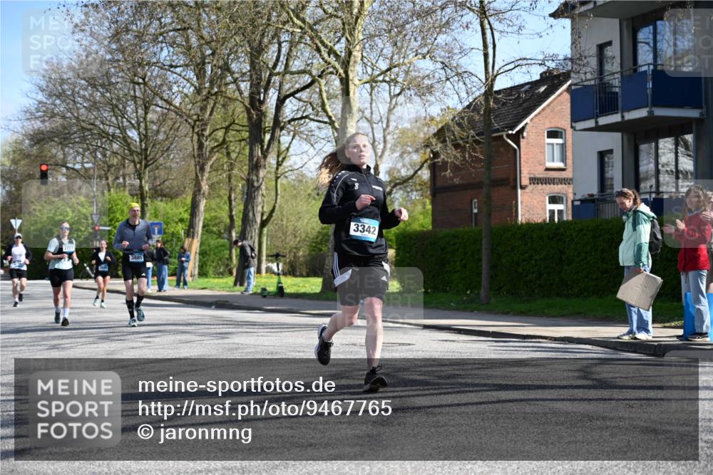 12.04.2026 - 45. Internationalen Wilhelmsburger Insellauf J. Mangold http://msf.ph/oto/9467765 12.04.2026 11:06:59 Ziel 3342, 3885, 2777, 4949, 4359, 2567, 2778, 5806, 3149, 3967, 4856, 3295 meine-sportfotos.de