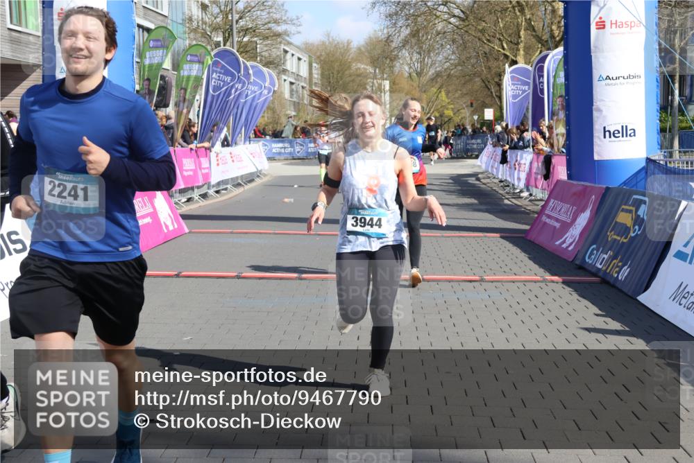 12.04.2026 - 45. Internationalen Wilhelmsburger Insellauf Strokosch-Dieckow http://msf.ph/oto/9467790 12.04.2026 11:18:10 Ziel 2241, 5309, 3944, 3398 meine-sportfotos.de