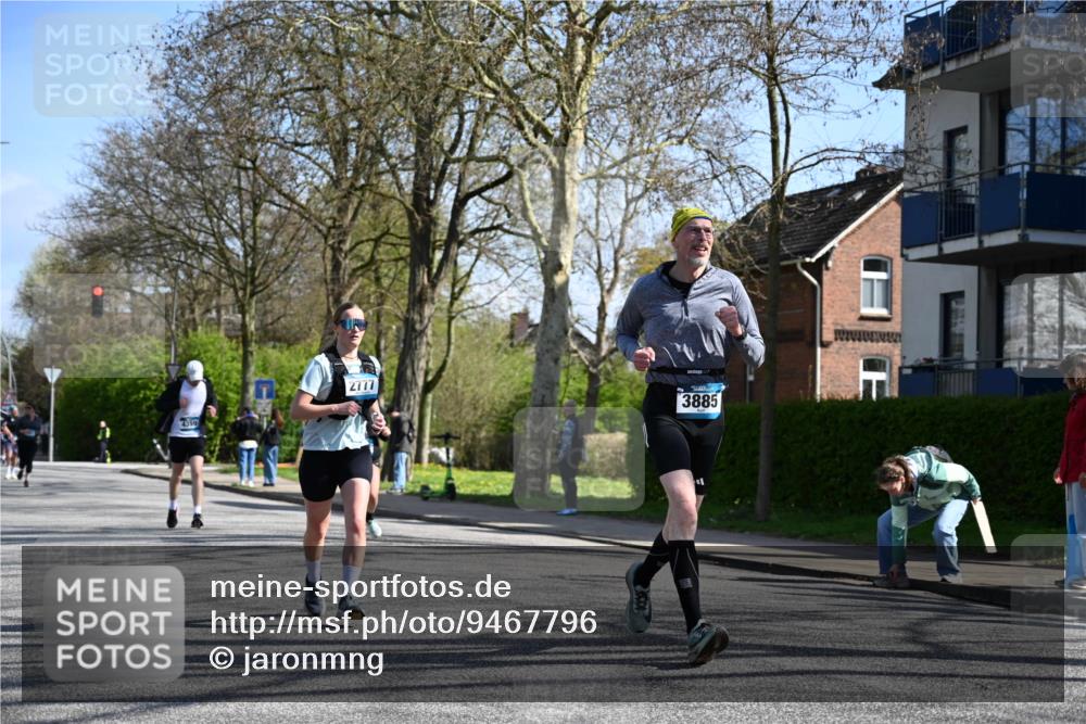 12.04.2026 - 45. Internationalen Wilhelmsburger Insellauf J. Mangold http://msf.ph/oto/9467796 12.04.2026 11:07:02 Ziel 3342, 3885, 2777, 4949, 4359, 2567, 2778, 5806, 3149, 3967, 4856, 3295 meine-sportfotos.de