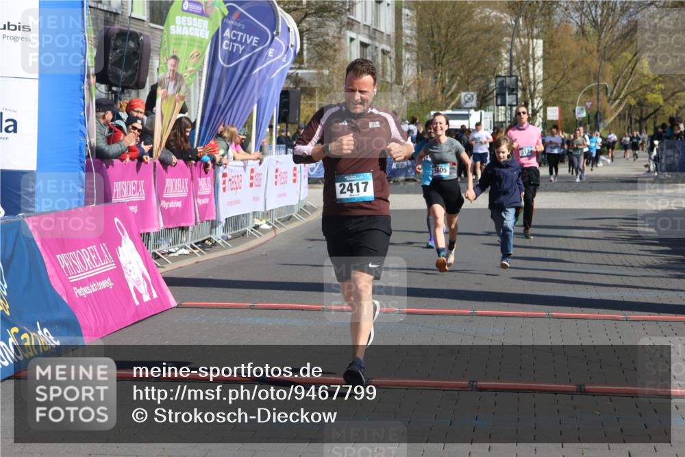 12.04.2026 - 45. Internationalen Wilhelmsburger Insellauf Strokosch-Dieckow http://msf.ph/oto/9467799 12.04.2026 11:02:25 Ziel 2417, 5605 meine-sportfotos.de