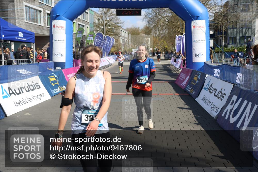 12.04.2026 - 45. Internationalen Wilhelmsburger Insellauf Strokosch-Dieckow http://msf.ph/oto/9467806 12.04.2026 11:18:13 Ziel 5309, 3944, 3398, 2807, 4191 meine-sportfotos.de