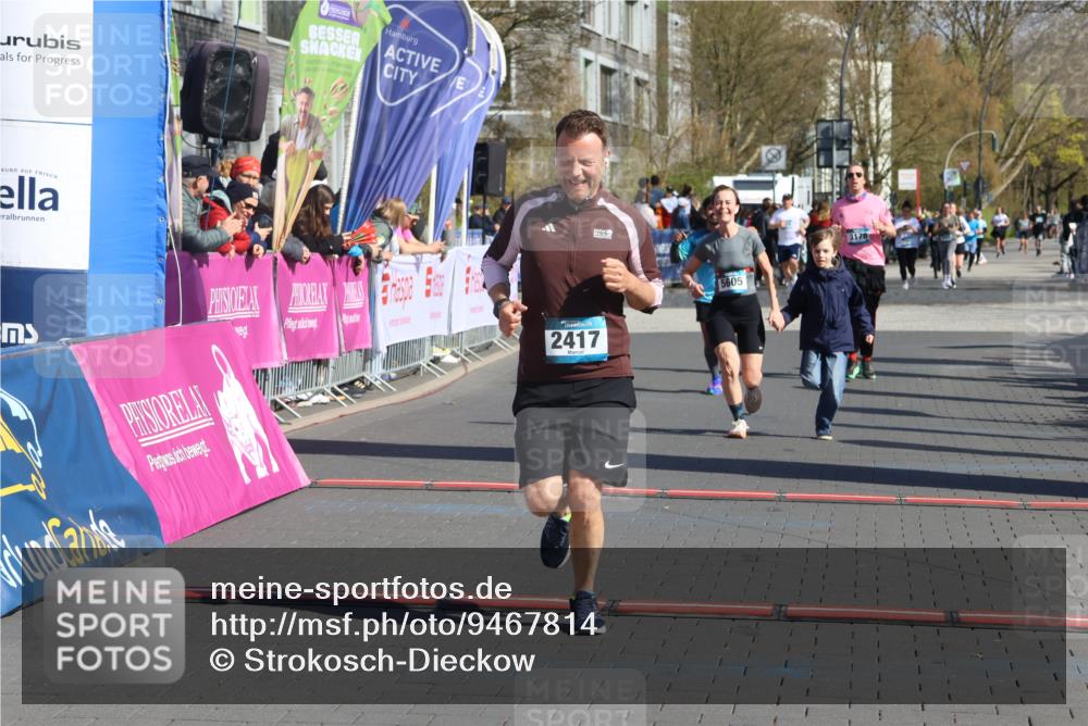 12.04.2026 - 45. Internationalen Wilhelmsburger Insellauf Strokosch-Dieckow http://msf.ph/oto/9467814 12.04.2026 11:02:25 Ziel 2417, 5605 meine-sportfotos.de