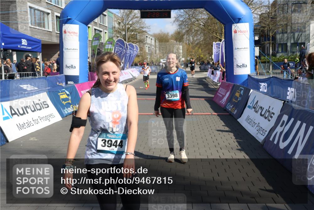 12.04.2026 - 45. Internationalen Wilhelmsburger Insellauf Strokosch-Dieckow http://msf.ph/oto/9467815 12.04.2026 11:18:13 Ziel 5309, 3944, 3398, 2807, 4191 meine-sportfotos.de