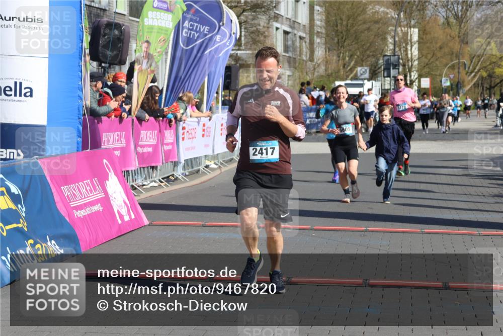 12.04.2026 - 45. Internationalen Wilhelmsburger Insellauf Strokosch-Dieckow http://msf.ph/oto/9467820 12.04.2026 11:02:25 Ziel 2417, 5605 meine-sportfotos.de