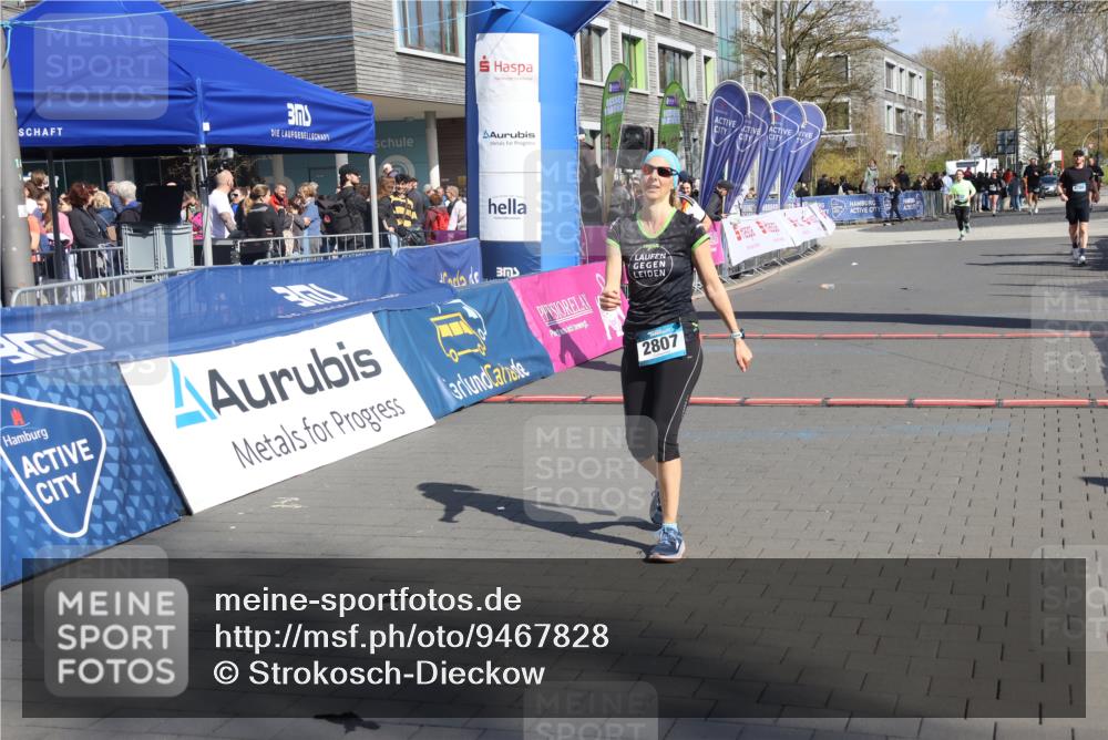 12.04.2026 - 45. Internationalen Wilhelmsburger Insellauf Strokosch-Dieckow http://msf.ph/oto/9467828 12.04.2026 11:18:16 Ziel 2807, 4191 meine-sportfotos.de