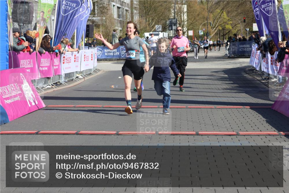 12.04.2026 - 45. Internationalen Wilhelmsburger Insellauf Strokosch-Dieckow http://msf.ph/oto/9467832 12.04.2026 11:02:27 Ziel 2417, 5605, 4613, 3178 meine-sportfotos.de