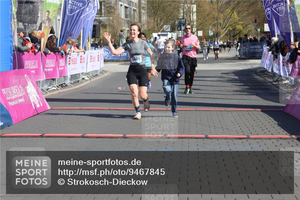 12.04.2026 - 45. Internationalen Wilhelmsburger Insellauf Strokosch-Dieckow http://msf.ph/oto/9467845 12.04.2026 11:02:27 Ziel 2417, 5605, 4613, 3178 meine-sportfotos.de
