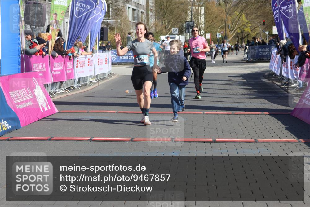 12.04.2026 - 45. Internationalen Wilhelmsburger Insellauf Strokosch-Dieckow http://msf.ph/oto/9467857 12.04.2026 11:02:27 Ziel 2417, 5605, 4613, 3178 meine-sportfotos.de