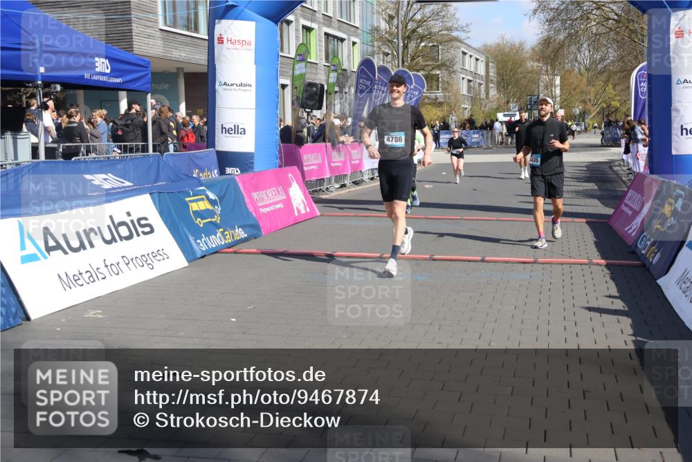 12.04.2026 - 45. Internationalen Wilhelmsburger Insellauf Strokosch-Dieckow http://msf.ph/oto/9467874 12.04.2026 11:18:24 Ziel 4786, 3435, 2240, 5700 meine-sportfotos.de