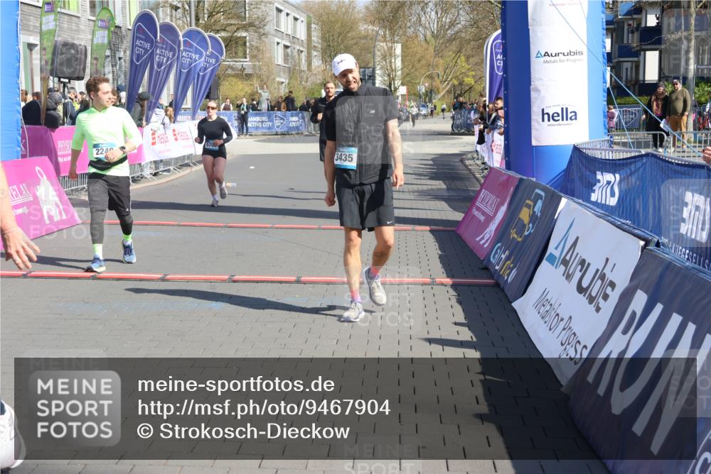 12.04.2026 - 45. Internationalen Wilhelmsburger Insellauf Strokosch-Dieckow http://msf.ph/oto/9467904 12.04.2026 11:18:26 Ziel 4786, 3435, 2240, 5700, 4902, 4918 meine-sportfotos.de