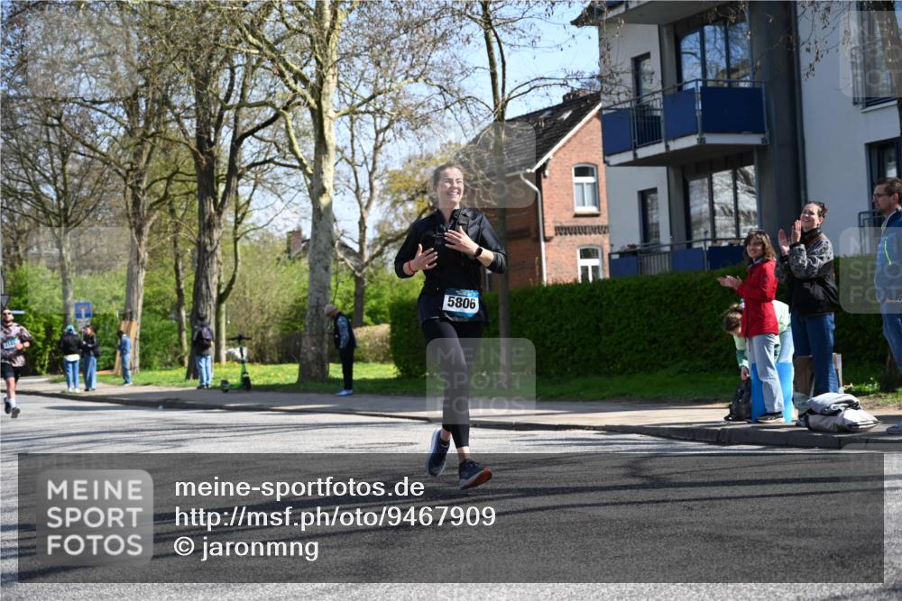 12.04.2026 - 45. Internationalen Wilhelmsburger Insellauf J. Mangold http://msf.ph/oto/9467909 12.04.2026 11:07:19 Ziel 2777, 4949, 4359, 2567, 2778, 5806, 3149, 3967, 4856, 3295, 2924, 2660 meine-sportfotos.de