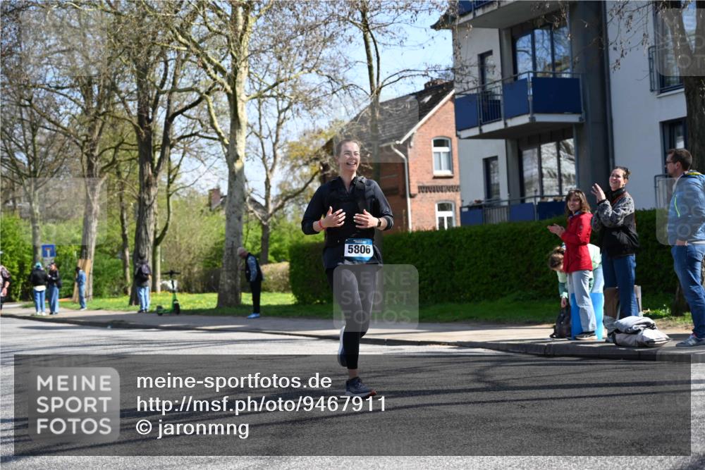12.04.2026 - 45. Internationalen Wilhelmsburger Insellauf J. Mangold http://msf.ph/oto/9467911 12.04.2026 11:07:19 Ziel 2777, 4949, 4359, 2567, 2778, 5806, 3149, 3967, 4856, 3295, 2924, 2660 meine-sportfotos.de