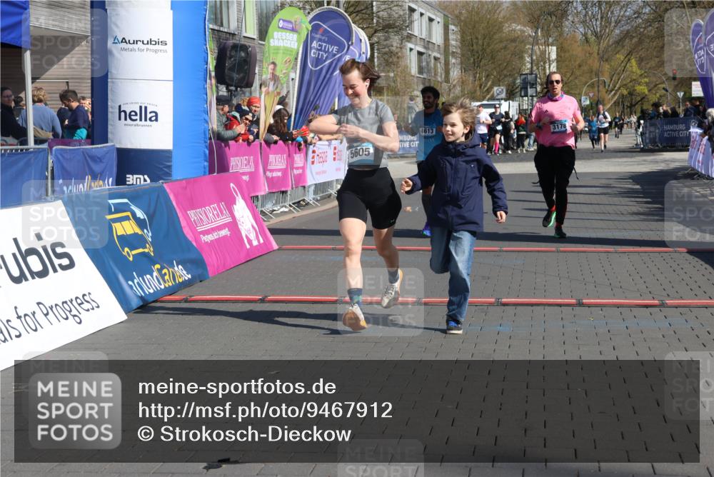 12.04.2026 - 45. Internationalen Wilhelmsburger Insellauf Strokosch-Dieckow http://msf.ph/oto/9467912 12.04.2026 11:02:29 Ziel 2417, 5605, 4613, 3178 meine-sportfotos.de