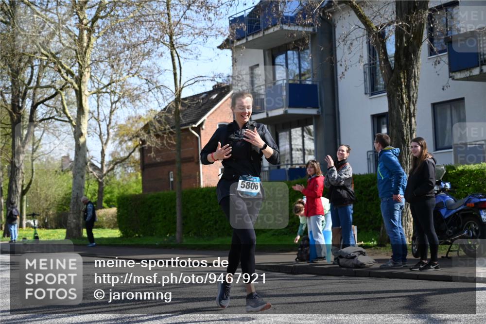 12.04.2026 - 45. Internationalen Wilhelmsburger Insellauf J. Mangold http://msf.ph/oto/9467921 12.04.2026 11:07:19 Ziel 2777, 4949, 4359, 2567, 2778, 5806, 3149, 3967, 4856, 3295, 2924, 2660 meine-sportfotos.de
