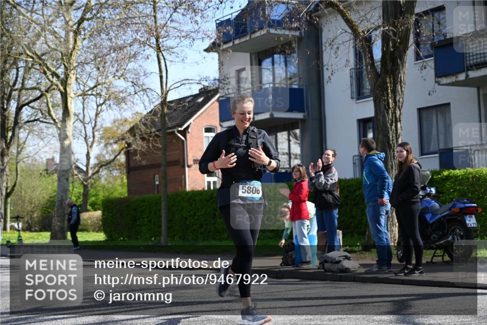 12.04.2026 - 45. Internationalen Wilhelmsburger Insellauf J. Mangold http://msf.ph/oto/9467922 12.04.2026 11:07:19 Ziel 2777, 4949, 4359, 2567, 2778, 5806, 3149, 3967, 4856, 3295, 2924, 2660 meine-sportfotos.de