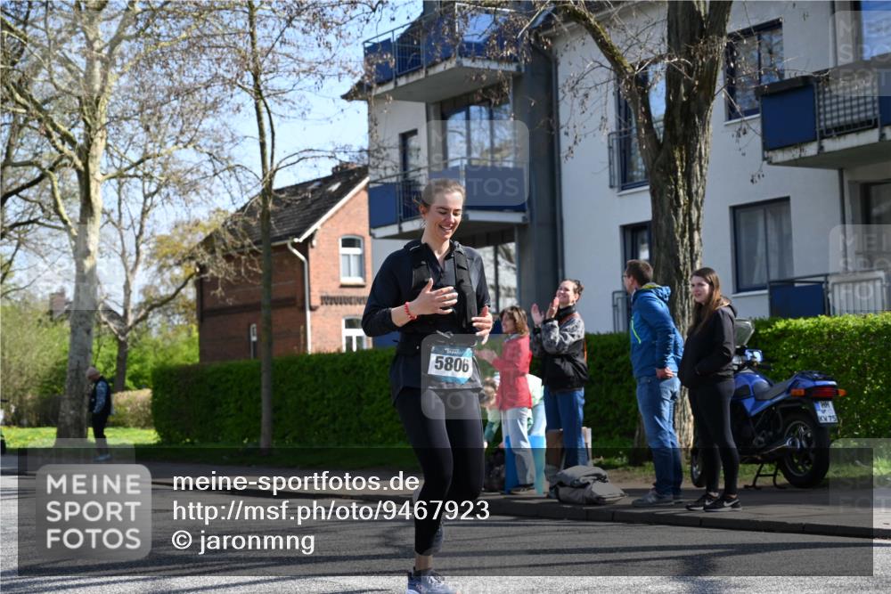 12.04.2026 - 45. Internationalen Wilhelmsburger Insellauf J. Mangold http://msf.ph/oto/9467923 12.04.2026 11:07:19 Ziel 2777, 4949, 4359, 2567, 2778, 5806, 3149, 3967, 4856, 3295, 2924, 2660 meine-sportfotos.de