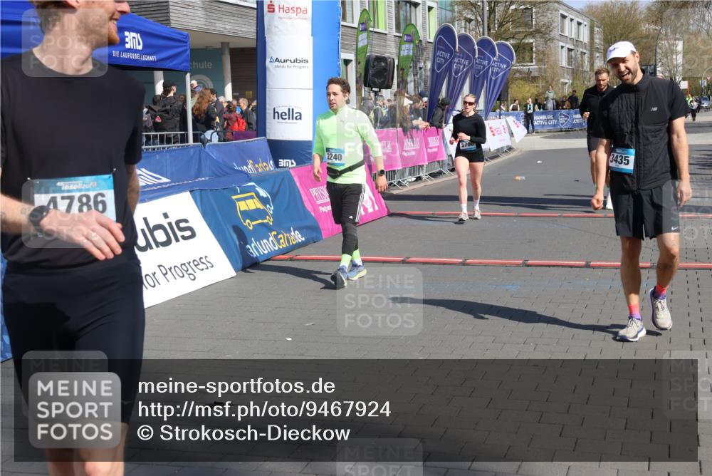 12.04.2026 - 45. Internationalen Wilhelmsburger Insellauf Strokosch-Dieckow http://msf.ph/oto/9467924 12.04.2026 11:18:27 Ziel 4786, 3435, 2240, 5700, 4902, 4918 meine-sportfotos.de