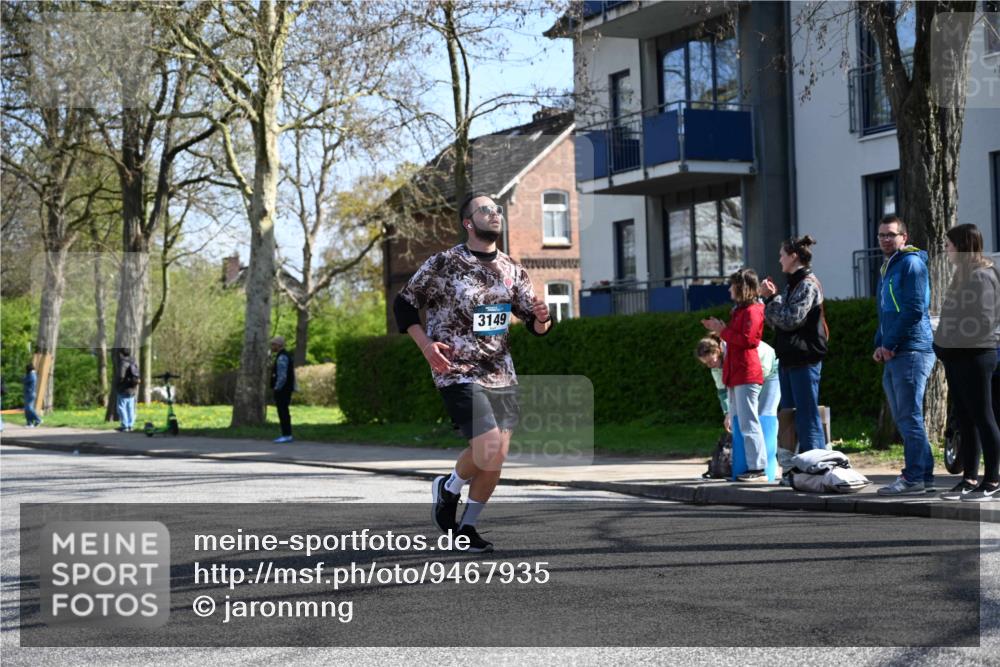 12.04.2026 - 45. Internationalen Wilhelmsburger Insellauf J. Mangold http://msf.ph/oto/9467935 12.04.2026 11:07:23 Ziel 2567, 2778, 5806, 3149, 3967, 4856, 3295, 2924, 2660, 2882, 2864 meine-sportfotos.de