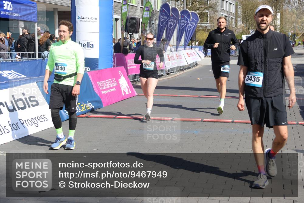 12.04.2026 - 45. Internationalen Wilhelmsburger Insellauf Strokosch-Dieckow http://msf.ph/oto/9467949 12.04.2026 11:18:29 Ziel 2240, 5700, 4902, 4918 meine-sportfotos.de