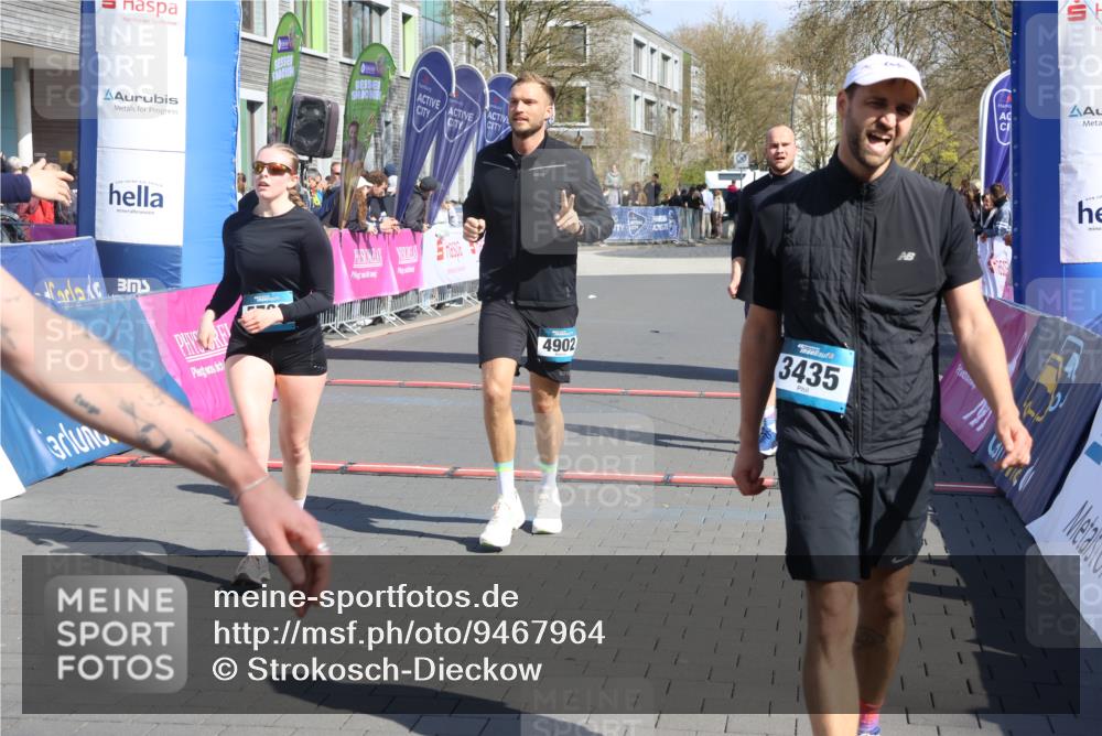 12.04.2026 - 45. Internationalen Wilhelmsburger Insellauf Strokosch-Dieckow http://msf.ph/oto/9467964 12.04.2026 11:18:30 Ziel 5700, 4902, 4918 meine-sportfotos.de