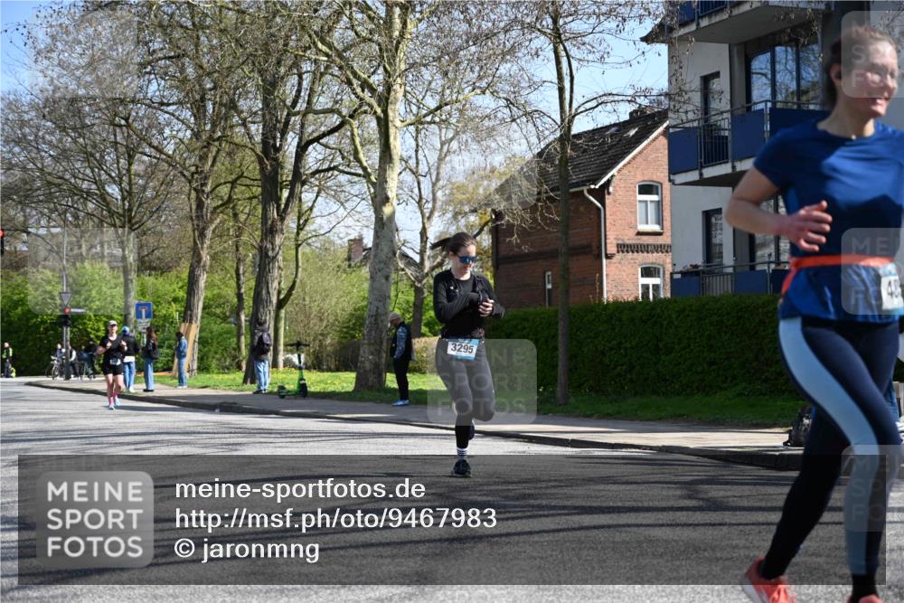 12.04.2026 - 45. Internationalen Wilhelmsburger Insellauf J. Mangold http://msf.ph/oto/9467983 12.04.2026 11:07:30 Ziel 5806, 3149, 3967, 4856, 3295, 2924, 2660, 2882, 2864, 3671, 4956 meine-sportfotos.de
