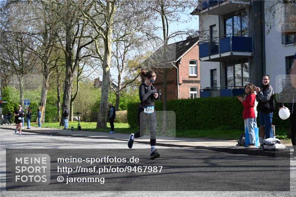 12.04.2026 - 45. Internationalen Wilhelmsburger Insellauf J. Mangold http://msf.ph/oto/9467987 12.04.2026 11:07:30 Ziel 5806, 3149, 3967, 4856, 3295, 2924, 2660, 2882, 2864, 3671, 4956 meine-sportfotos.de