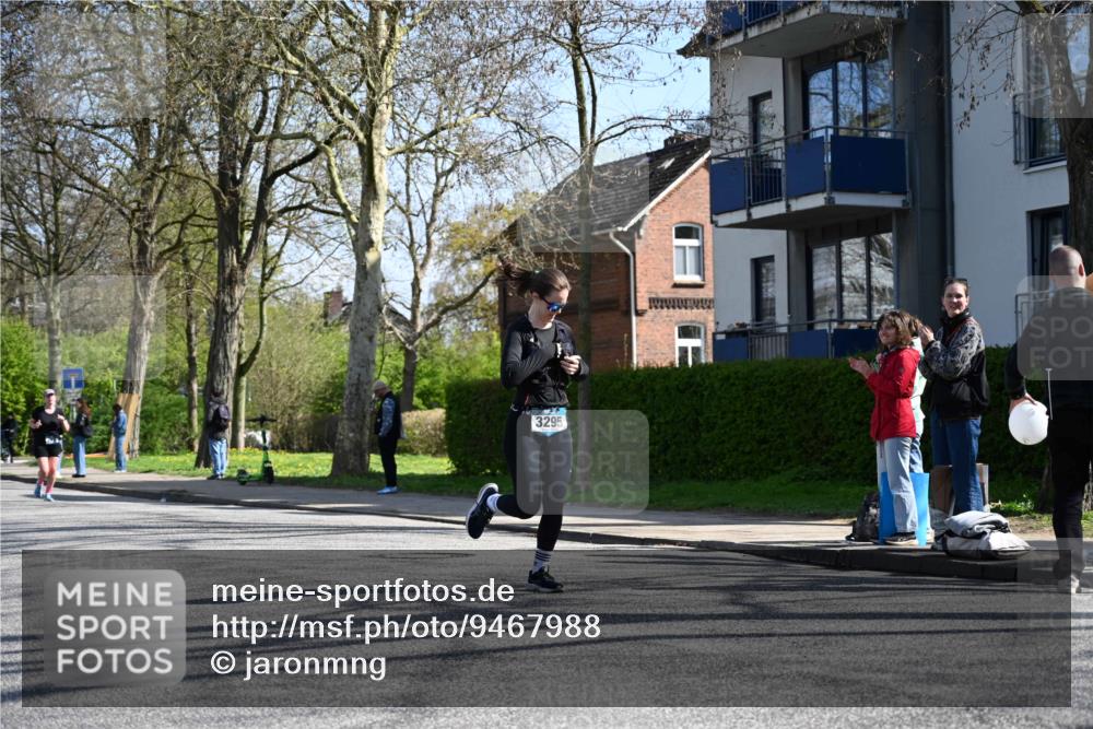 12.04.2026 - 45. Internationalen Wilhelmsburger Insellauf J. Mangold http://msf.ph/oto/9467988 12.04.2026 11:07:30 Ziel 5806, 3149, 3967, 4856, 3295, 2924, 2660, 2882, 2864, 3671, 4956 meine-sportfotos.de