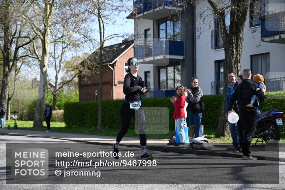 12.04.2026 - 45. Internationalen Wilhelmsburger Insellauf J. Mangold http://msf.ph/oto/9467998 12.04.2026 11:07:31 Ziel 5806, 3149, 3967, 4856, 3295, 2924, 2660, 2882, 2864, 3671, 4956 meine-sportfotos.de