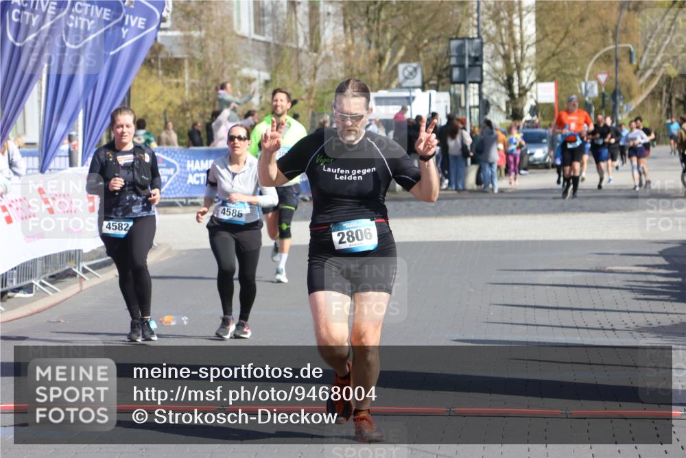 12.04.2026 - 45. Internationalen Wilhelmsburger Insellauf Strokosch-Dieckow http://msf.ph/oto/9468004 12.04.2026 11:18:50 Ziel 2806, 4582, 4586 meine-sportfotos.de