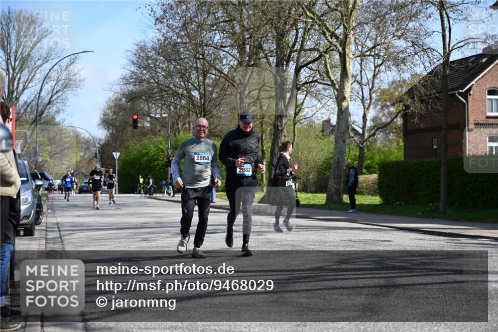12.04.2026 - 45. Internationalen Wilhelmsburger Insellauf J. Mangold http://msf.ph/oto/9468029 12.04.2026 11:07:50 Ziel 2924, 2660, 2882, 2864, 3671, 4956, 3397, 2800, 4977, 3740, 2686 meine-sportfotos.de