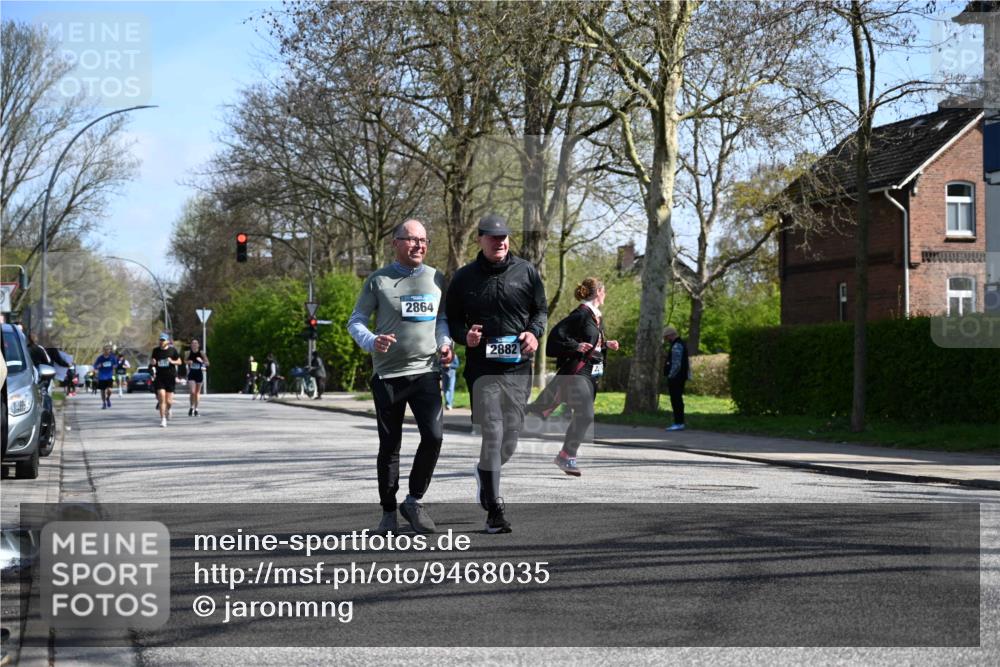 12.04.2026 - 45. Internationalen Wilhelmsburger Insellauf J. Mangold http://msf.ph/oto/9468035 12.04.2026 11:07:51 Ziel 2924, 2660, 2882, 2864, 3671, 4956, 3397, 2800, 4977, 3740, 2686 meine-sportfotos.de