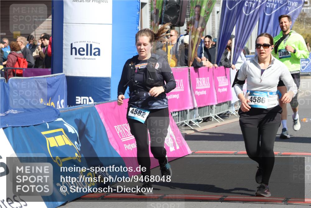 12.04.2026 - 45. Internationalen Wilhelmsburger Insellauf Strokosch-Dieckow http://msf.ph/oto/9468048 12.04.2026 11:18:54 Ziel 2806, 4582, 4586, 2385 meine-sportfotos.de