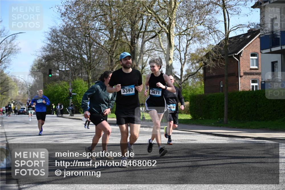 12.04.2026 - 45. Internationalen Wilhelmsburger Insellauf J. Mangold http://msf.ph/oto/9468062 12.04.2026 11:08:01 Ziel 2882, 2864, 3671, 4956, 3397, 2800, 4977, 3740, 3740, 2686, 4624, 3732, 4232, 3569, 5285 meine-sportfotos.de