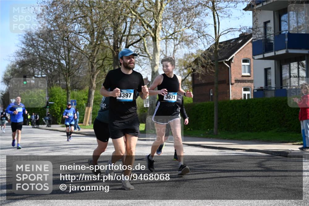 12.04.2026 - 45. Internationalen Wilhelmsburger Insellauf J. Mangold http://msf.ph/oto/9468068 12.04.2026 11:08:02 Ziel 2882, 2864, 3671, 4956, 3397, 2800, 4977, 3740, 2686, 4624, 3732, 4232, 3569, 5285 meine-sportfotos.de