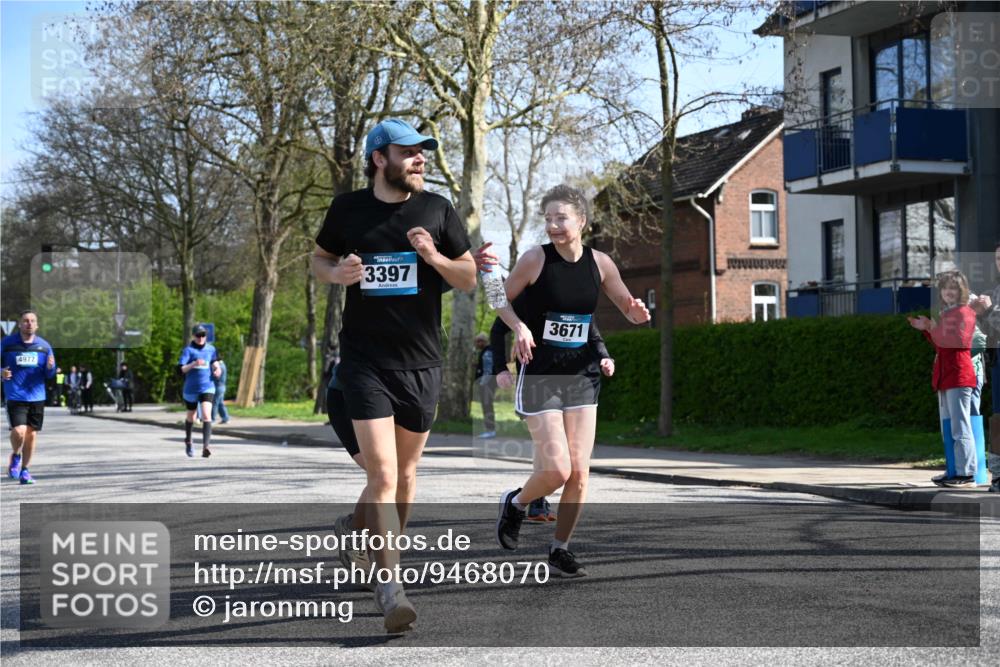 12.04.2026 - 45. Internationalen Wilhelmsburger Insellauf J. Mangold http://msf.ph/oto/9468070 12.04.2026 11:08:02 Ziel 2882, 2864, 3671, 4956, 3397, 2800, 4977, 3740, 2686, 4624, 3732, 4232, 3569, 5285 meine-sportfotos.de