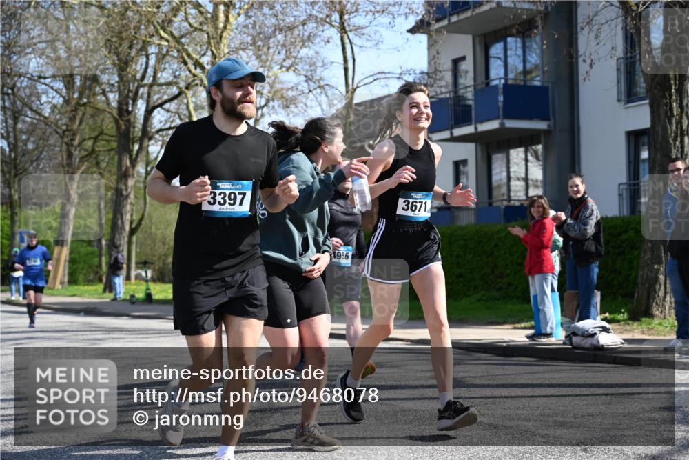 12.04.2026 - 45. Internationalen Wilhelmsburger Insellauf J. Mangold http://msf.ph/oto/9468078 12.04.2026 11:08:02 Ziel 2882, 2864, 3671, 4956, 3397, 2800, 4977, 3740, 2686, 4624, 3732, 4232, 3569, 5285 meine-sportfotos.de