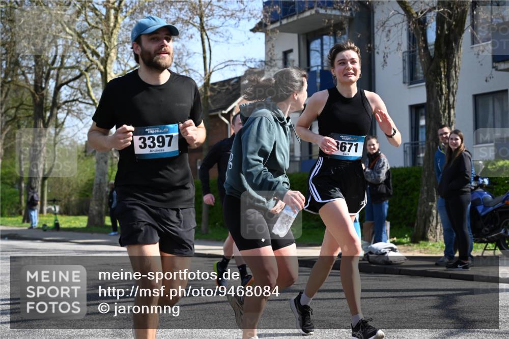 12.04.2026 - 45. Internationalen Wilhelmsburger Insellauf J. Mangold http://msf.ph/oto/9468084 12.04.2026 11:08:03 Ziel 2882, 2864, 3671, 4956, 3397, 2800, 4977, 3740, 2686, 4624, 3732, 4232, 3569, 5285 meine-sportfotos.de