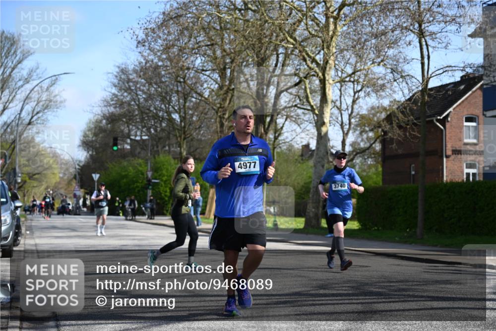 12.04.2026 - 45. Internationalen Wilhelmsburger Insellauf J. Mangold http://msf.ph/oto/9468089 12.04.2026 11:08:06 Ziel 2882, 2864, 3671, 4956, 3397, 2800, 4977, 3740, 2686, 2686, 4624, 3732, 3732, 4232, 3569, 5285 meine-sportfotos.de