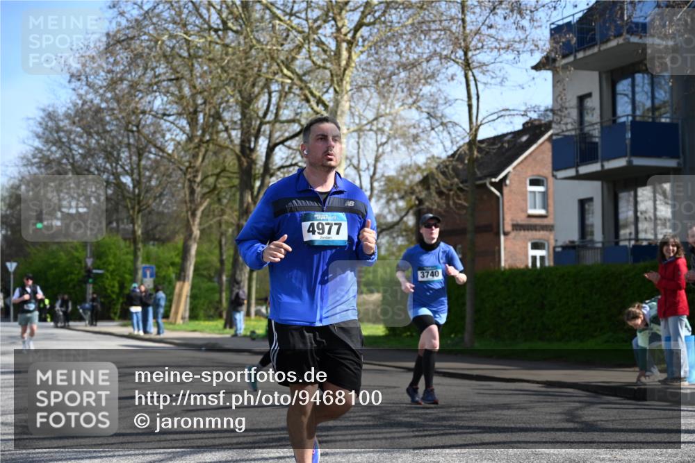 12.04.2026 - 45. Internationalen Wilhelmsburger Insellauf J. Mangold http://msf.ph/oto/9468100 12.04.2026 11:08:07 Ziel 2882, 2864, 3671, 4956, 3397, 2800, 4977, 3740, 2686, 4624, 3732, 4232, 3569, 5285 meine-sportfotos.de