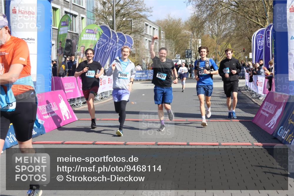 12.04.2026 - 45. Internationalen Wilhelmsburger Insellauf Strokosch-Dieckow http://msf.ph/oto/9468114 12.04.2026 11:19:09 Ziel 3633, 3096, 3421, 2322, 4148, 4147 meine-sportfotos.de