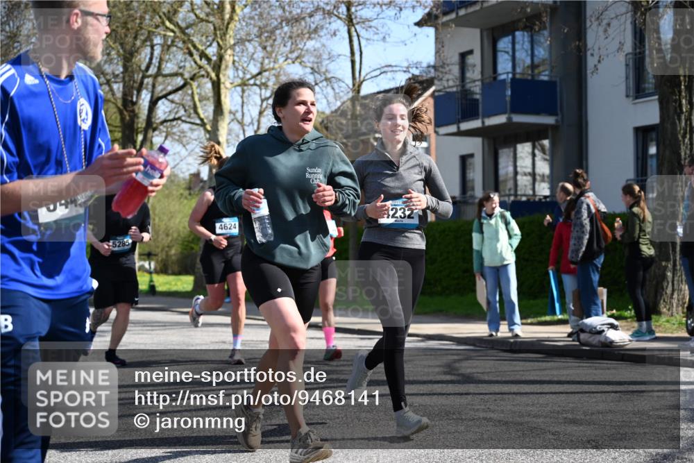 12.04.2026 - 45. Internationalen Wilhelmsburger Insellauf J. Mangold http://msf.ph/oto/9468141 12.04.2026 11:08:29 Ziel 2686, 4624, 3732, 4232, 3569, 5285, 0000, 2142, 4371, 3748, 3701, 2050, 4406, 3169, 2699, 3005, 5629 meine-sportfotos.de